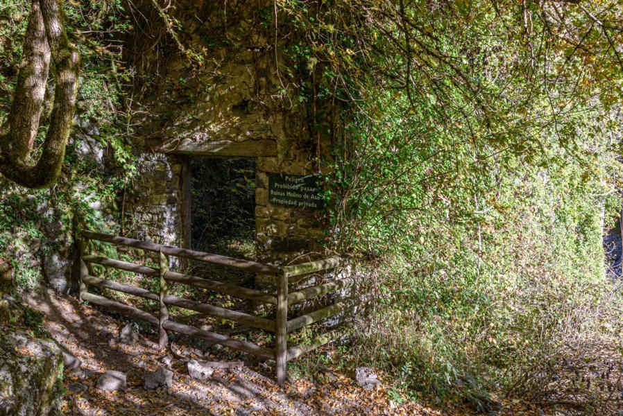 Huesca - parque nacional de Ordesa y Monte Perdido - valle de Añisclo 41 - cañon de Añisclo - molino de Aso.jpg